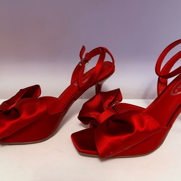 ❤️ Red Satin Bow Heels – Size 6 | Prom • Date Night • Special Occasion ❤️ - Picture 3 of 7